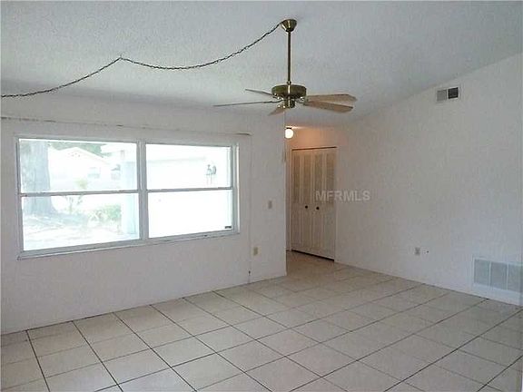4th image of 1109 Branchwood Dr