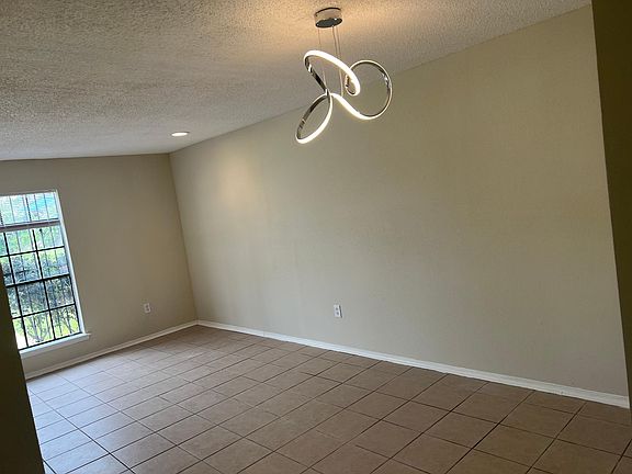 4th image of 2317 Justin Ln #B