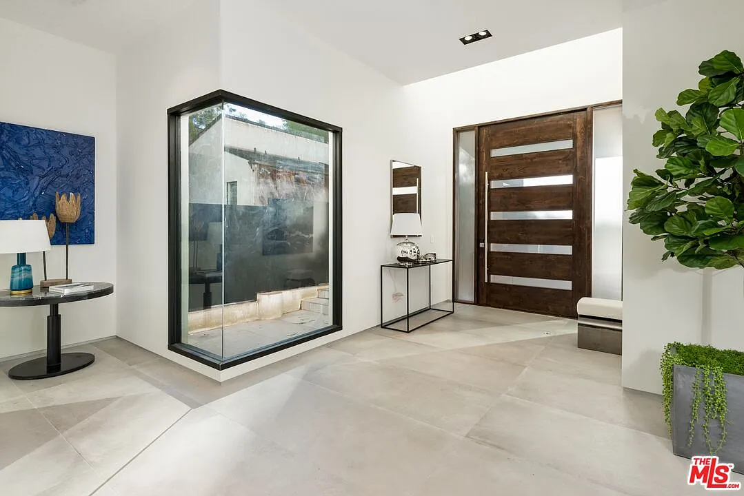 6 bed, 9.0 bath, 10647 sqft, $49,500 — Photo 3