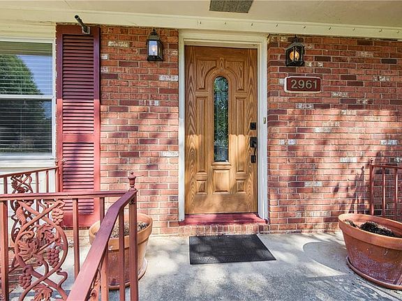 3rd image of 2961 Northbridge Rd