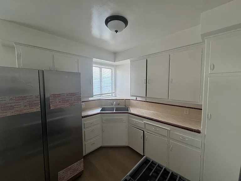 4730 Franklin Ave #7 — Photo 4