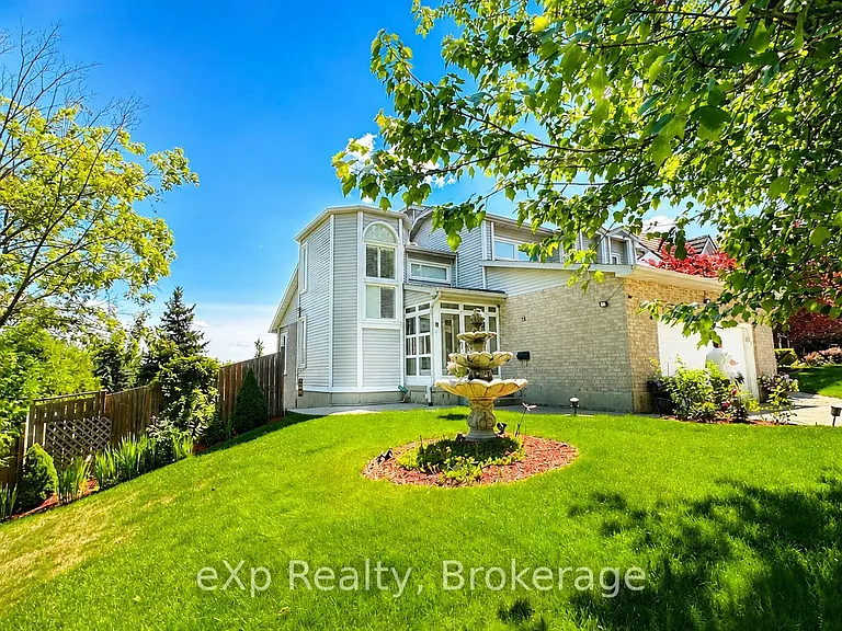 2 Foxwood Cres #B — Photo 1