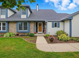 1101 Ellys Way, Slinger, WI 53086