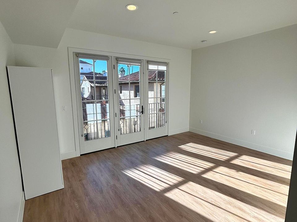 1st image of 112 E Ortega St #306