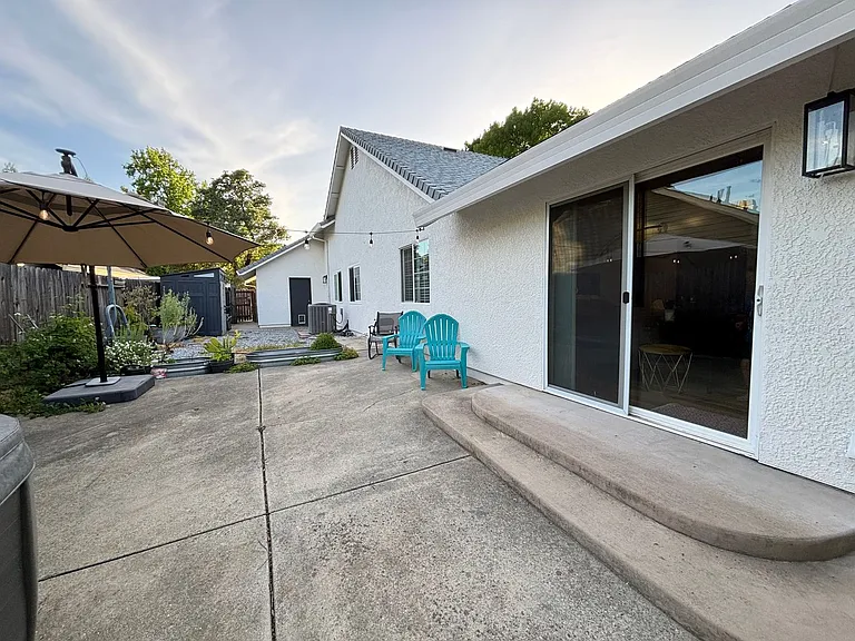 555 Reddington Dr — Photo 17