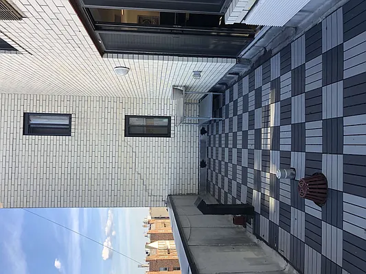 Rented by 18 REALTY | media 72