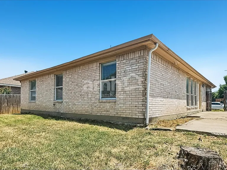 1325 Misty Dr — Photo 16