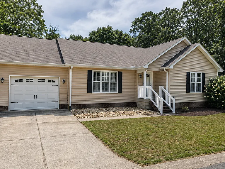 2595 Charton Pl — Photo 1