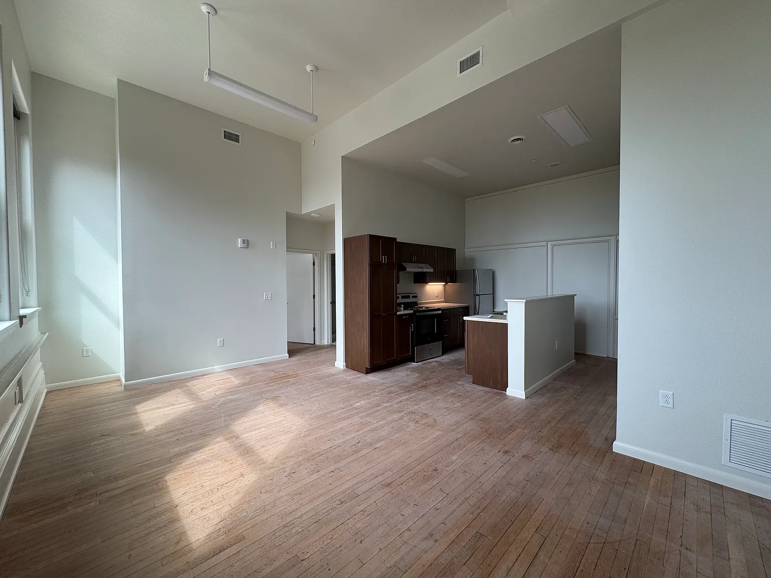 1 bed, 748 sqft, $1,623 — Photo 3
