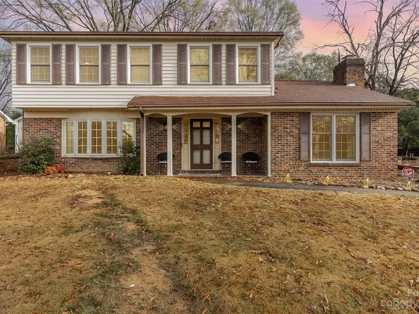 9110 Robert Frost Ln, Charlotte, NC 28213