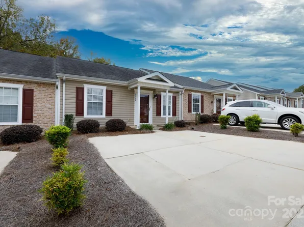 2068 Pin Oak Pl, Cramerton, NC 28032