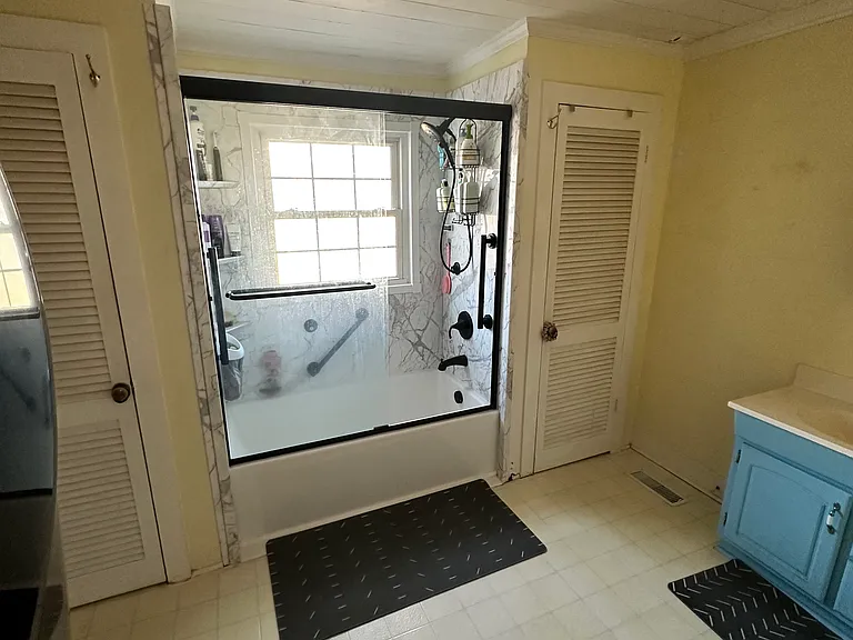 1231 N College St — Photo 3