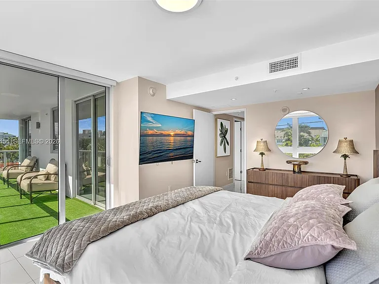 9901 E Bay Harbor Dr #403 — Photo 44