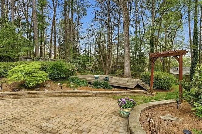 1386 Churchill Way — Photo 36