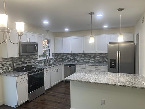 4th image of 2109 Lauderdale Dr