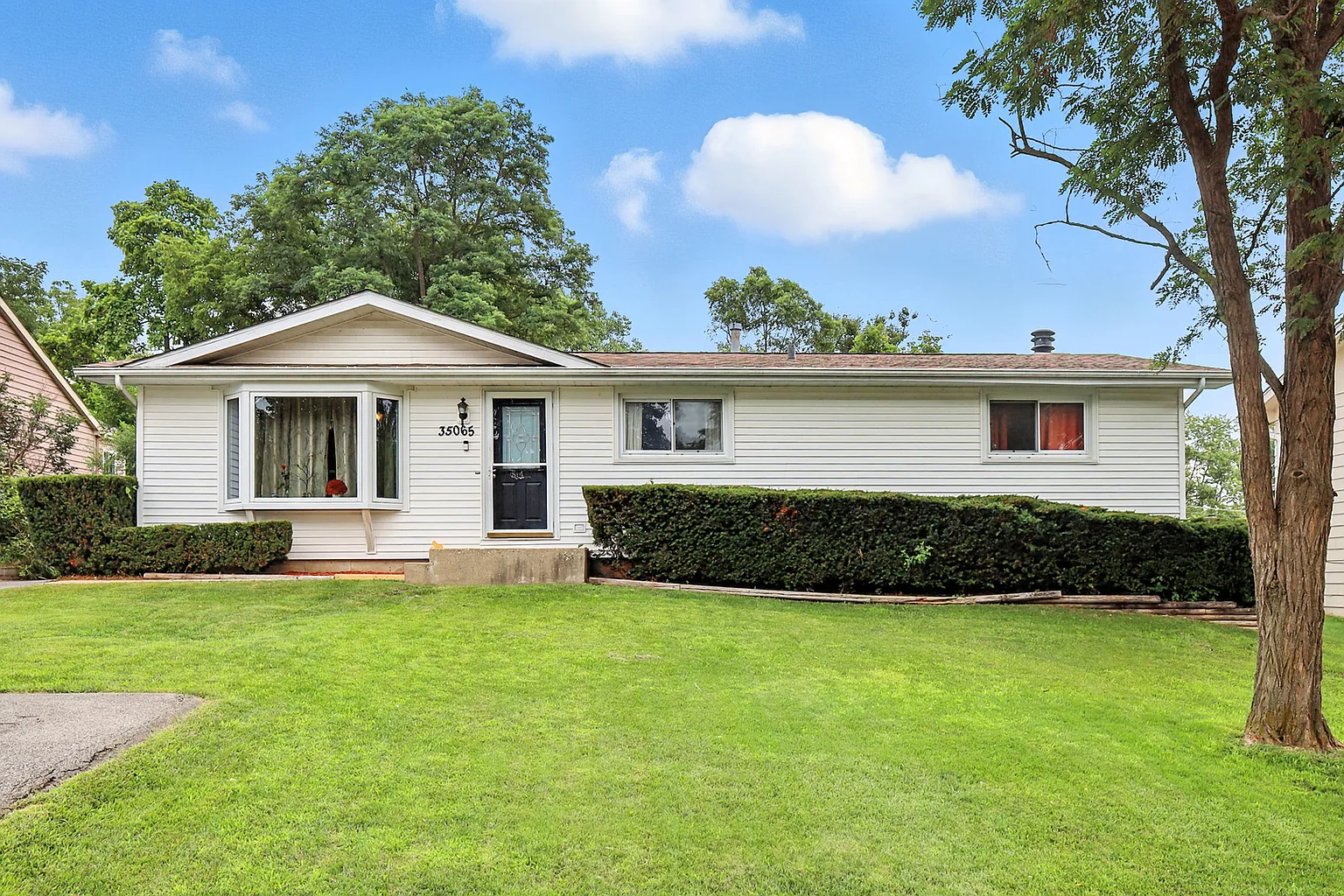 35065 N Hilldale Dr photo 1