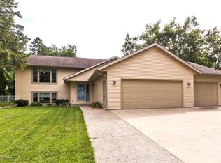 89 22nd St SW, Rochester, MN 55902