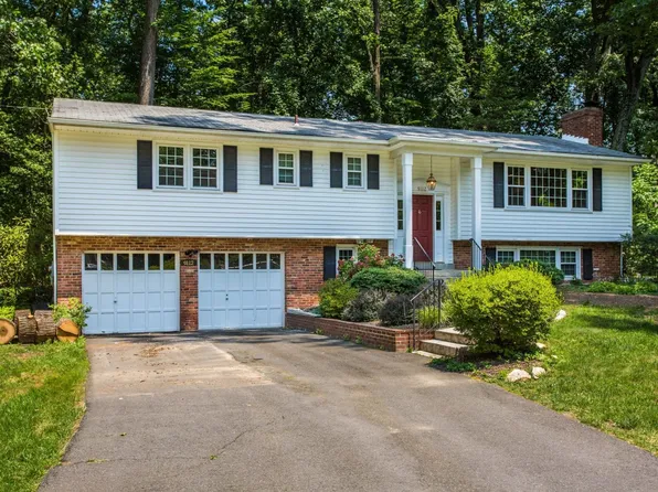 9112 Santayana Dr, Fairfax, VA 22031