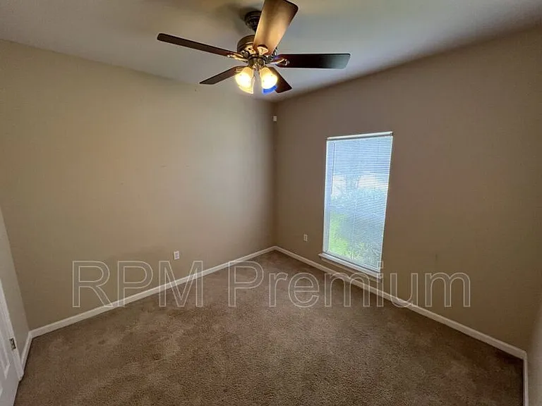 5557 Arialo Dr — Photo 31