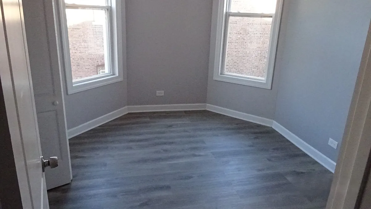 Building Photo - 9028 S Escanaba Ave #202