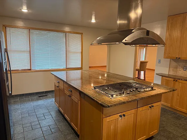 4 bed, 2103 sqft, $3,200 — Photo 4
