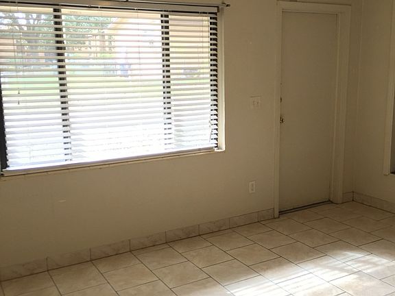 3rd image of 216 Orangeview Ln APT 9