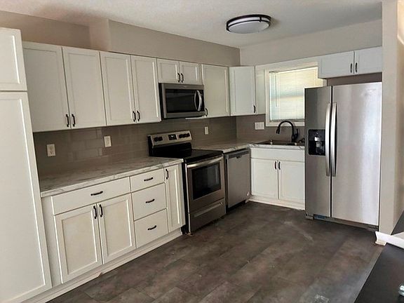 2nd image of 4621 Lockner Dr #6