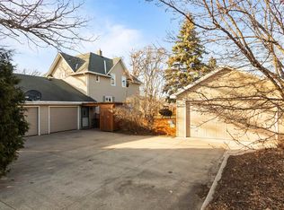 2060 Autumn Ln, Kaukauna, WI 54130