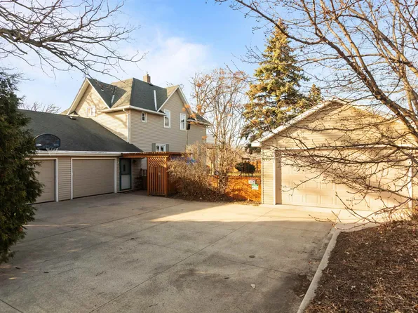 2060 Autumn Ln, Kaukauna, WI 54130