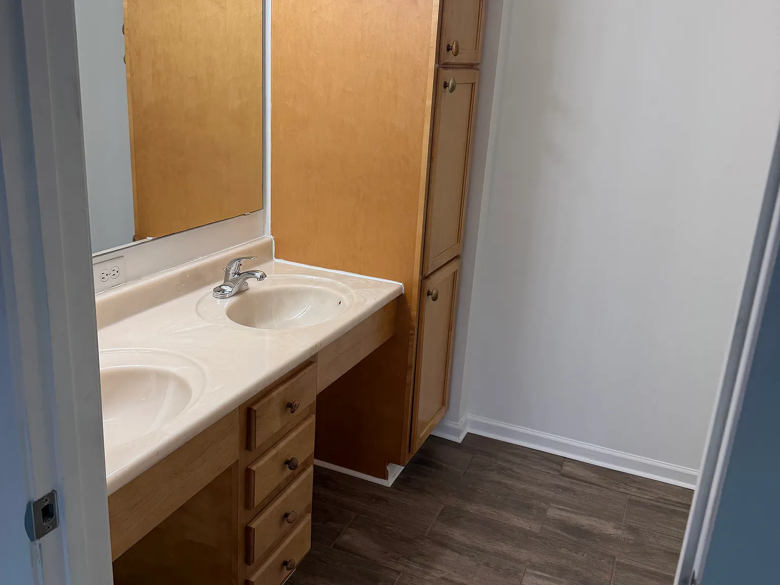 2 bed, 1003 sqft, $1,650 — Photo 3