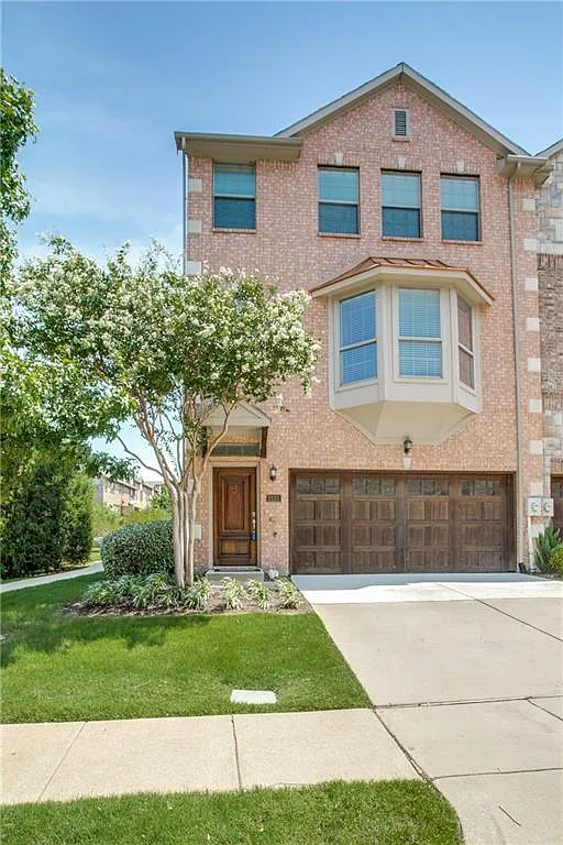 3 bed, 3.5 bath, 2273 sqft, $2,700 — Photo 4