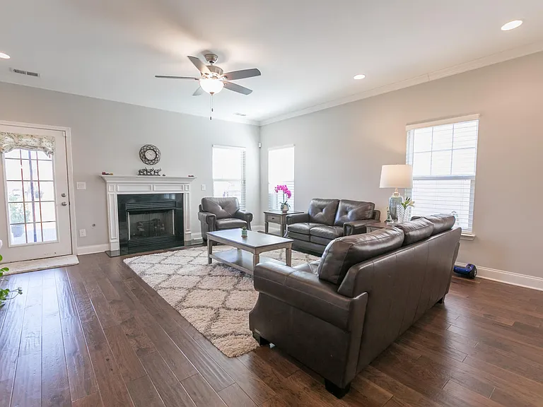 1055 Crisp Spring Dr — Photo 34