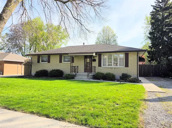 75 Saint Michael Ave, Chatham Kent, ON N7M 3E7