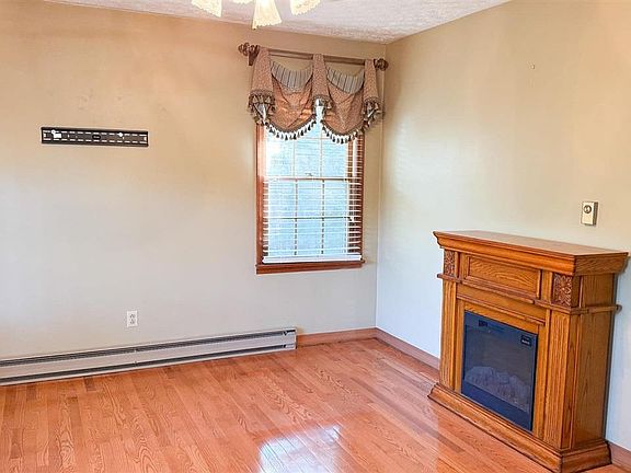 3rd image of 3088 Finney Rd