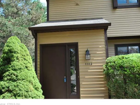 1102 Summer Hill Dr, South Windsor, CT 06074