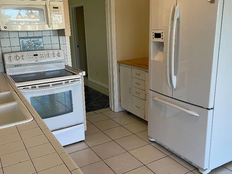 Kitchen - Dishwasher, Stove, Microwave, Refrigerator with Ice Maker