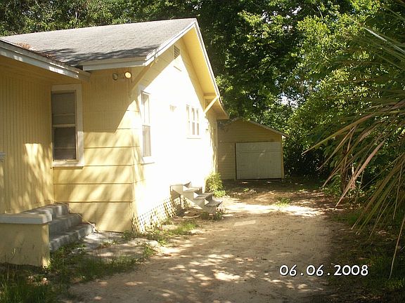 3rd image of 1019 N Shore Dr