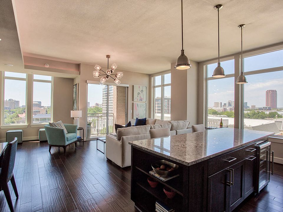 Explore our luxury one and two bedroom apartment homes and penthouses, featuring Sonos wireless Wi-Fi system with built-in living room speakers