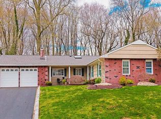 10 Dogwood Ln, Old Bridge, NJ 08857