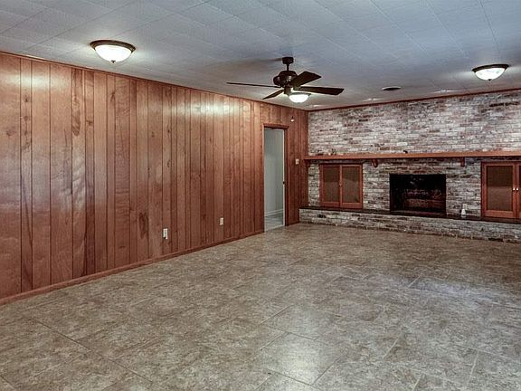 4th image of 3851 Church St