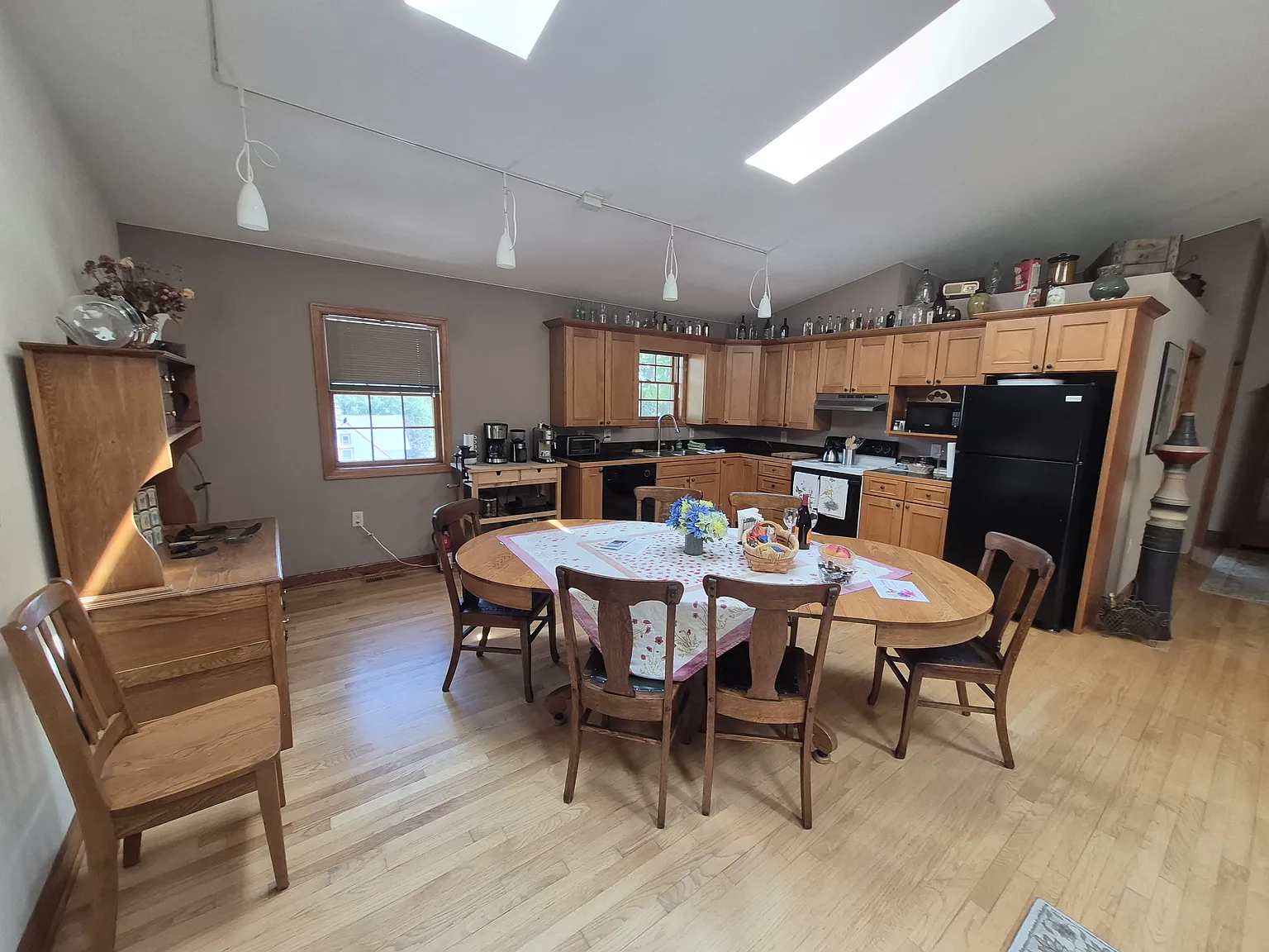 2 bed, 1200 sqft, $1,800 — Photo 3