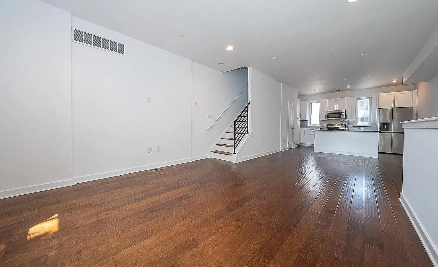 3 bed, 2230 sqft, $3,500 — Photo 4