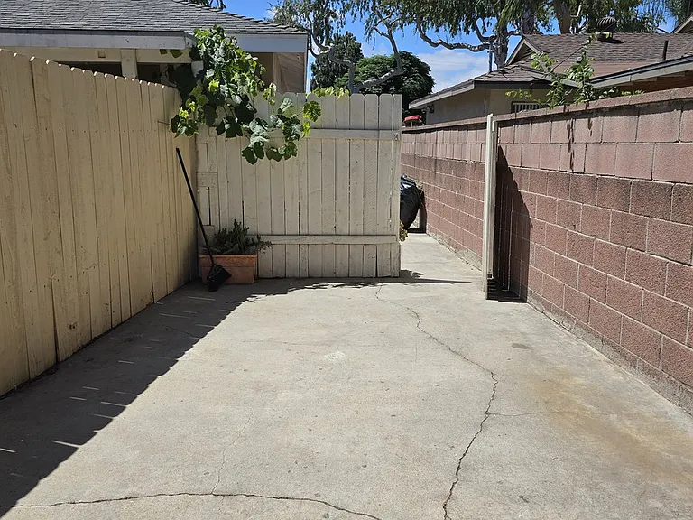 2529 W Flower Ave #A — Photo 4