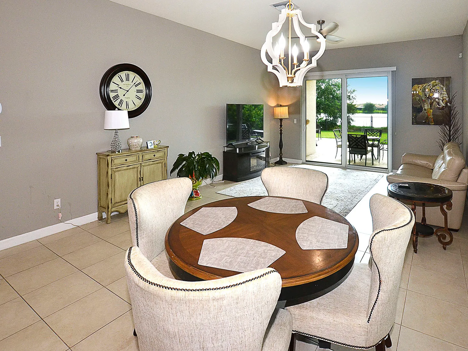 3 bed, 2.5 bath, 2079 sqft, $2,682 — Photo 4