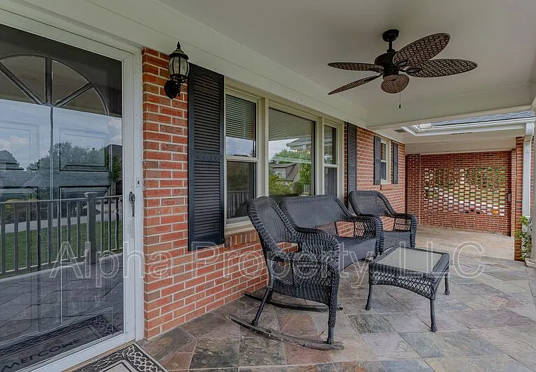 109 Roberts Cir — Photo 3