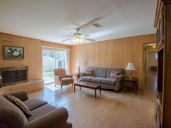 3rd image of 143 Oakwood Dr