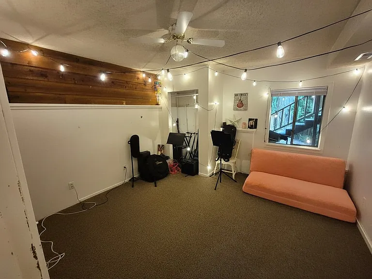 2304 Lisa Ln — Photo 10