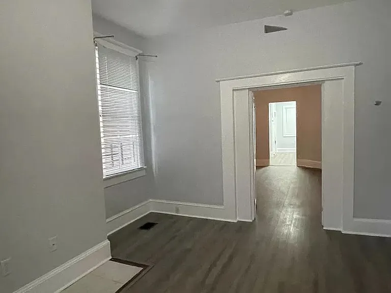 643 E Henry St — Photo 8