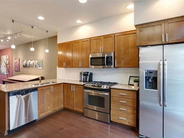 2161 NW Talus Dr — Photo 2