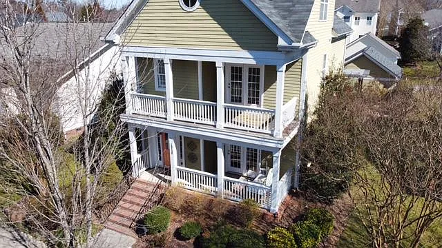 4 bed, 3.5 bath, 2293 sqft, $2,850 — Photo 3